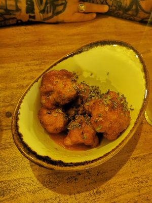 Cauli Wings at Apuro Vegan Bar in Porto