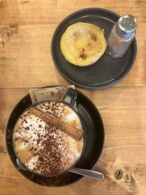 the best nata and a bad cappuccino at Apuro Vegan Bar in Porto