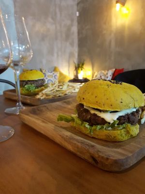 Un sejour a porto et un vrai regal dans ce restaurant sans meme etre vegan. J y retournerai lors de mon prochain voyage ici! 
Je recommande ++ at Apuro Vegan Bar in Porto