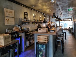 Inside at Apuro Vegan Bar in Porto