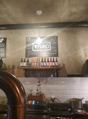 The bar at Apuro Vegan Bar in Porto