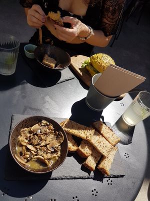 Mushroom starter, hummus and no chicken burger at Apuro Vegan Bar in Porto