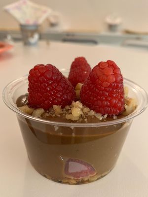 Raw cream (raspberries, carobs, banana) at Come a Casa in Milan