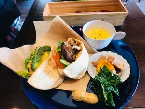 Vegan pita sandwich at TSUNAGORO in Yokohama