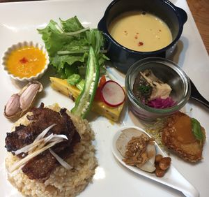 Lunch plate at TSUNAGORO in Yokohama