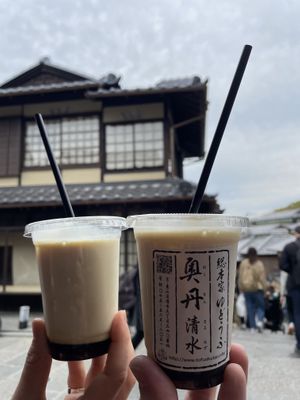 Soy bean milk with sesame   at Tofu Manjyu Okutan Kiyomizu in Kyoto