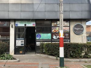 Fachada de la entrada por la calle 5C at Vegan'us Cocina Feliz - Puente Aranda in Bogota