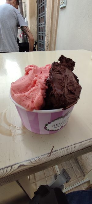 Truskawka i czekolada gorzka at Belfiore Gelato e Cioccolato in Siracusa