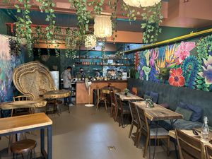 Beautiful relaxing atmosphere   at Cosmic - Poblacion in Makati