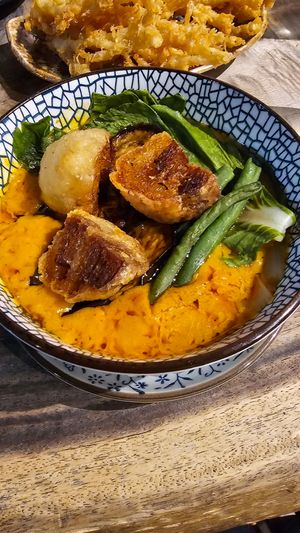 Karekare at Cosmic - Poblacion in Makati