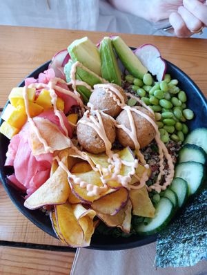 Poke bowl with vegan lentil kofta at Laundry Lounge in Sagres