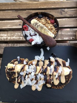 Açaí bowl and vegan pancakes!:P at Laundry Lounge in Sagres