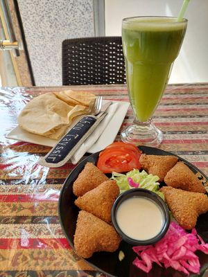 Plate of Falafels (25 Dhs) and Citron à la Menthe/Gingembre (25 Dhs) at Abou Tayssir in Tangier