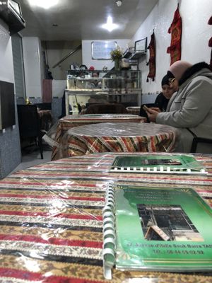 Très petite place , mais très bon service  at Abou Tayssir in Tangier