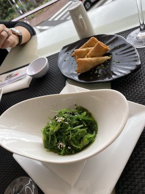 Wakame und Spring Rolls at Sushimari in Funchal