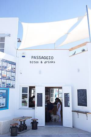 Front door at Luno in Santorini