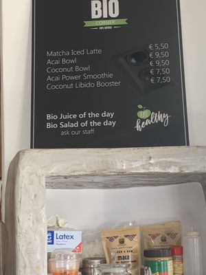 acai bowls at Luno in Santorini