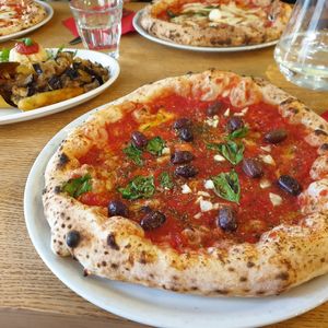 Marinara pizza with olives at Noi Quattro Pizzeria in Manchester