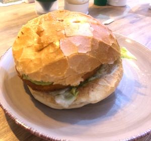 No Chicken Avocado Burger to go   at Round House Burger in Stuttgart