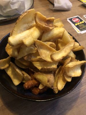 Potato dippers and sweet fries to go   at Round House Burger in Stuttgart