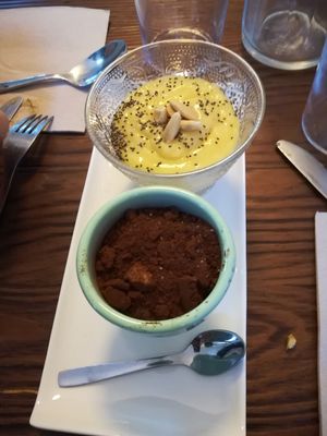 Natillas de limón y mouse de chocolate at Beary Green in Madrid