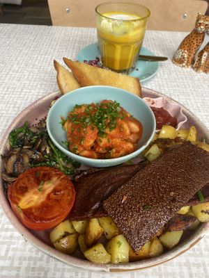 All day breakfast   at Rawnchy in Glasgow