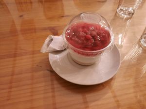 vegan cheesecake de fresa at Prana Vegan in Arequipa