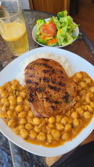 Soysteak and Salad at Prana Vegan in Arequipa