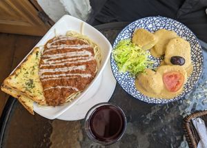 Spaghetti Bolognese & potato's at Prana Vegan in Arequipa