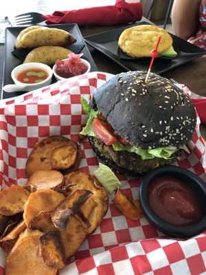 Black bean burger at Alfresco in Oranjestad