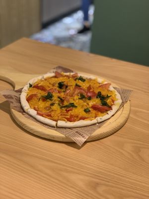 Margarita pizza with vegan cheese at Vega Vega - Cinco de Outubro in Macau