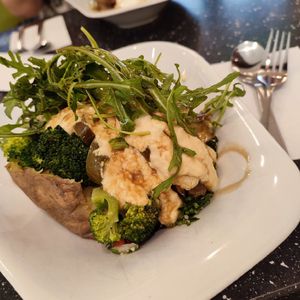 kumpir with tabouleh and hummus, vegan ⚘ at Laziz Kumpir & Falafel in Hamburg