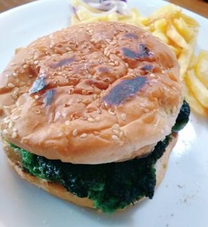 Hamburguesa vegana at Mesón Rural Iptuci in Prado Del Rey