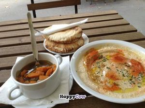Linsensuppe und Hummus mit Tahina- lecker!!!!!
Sehr frisch, sehr nett, günstig. Unbedingt hingehen!!!! at Hummus Bar Vegetarian in Budapest