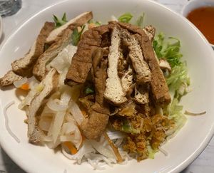Dry noodles with tofu   at Yuè Xiāng YǎngShēng SùShí 越鄉養生素食 in Taipei