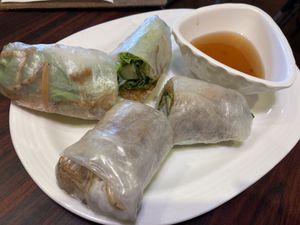 Spring rolls at Yuè Xiāng YǎngShēng SùShí 越鄉養生素食 in Taipei