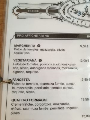 2 pizzas that can be made vegan at Stazione 17 in Bordeaux