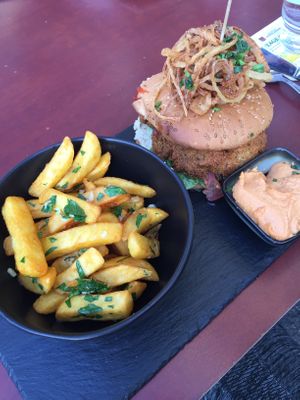 Other vegan burger with falafel patties, hummus and garlic fries  at Bonnie & Clyde in Stuttgart