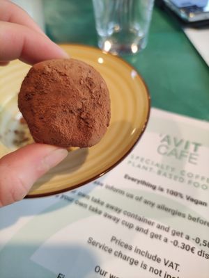 Pb red wine ball €1.50 at Avit in Athens