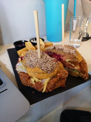 Burger at Avit in Athens