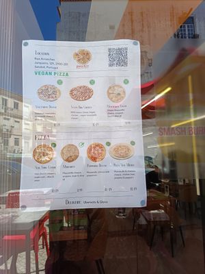 Vegan pizza at Picante in Setubal