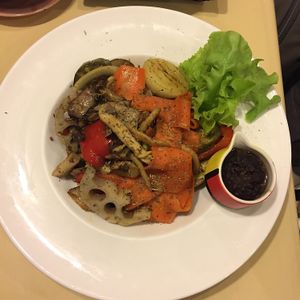 grilled salad at Thamna Hometaurant in Bangkok