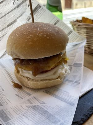Chickpea burger 👍⭐️⭐️⭐️⭐️⭐️  at Las Vegan in Lisbon