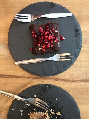 James Brownie with pomegranate at Las Vegan in Lisbon