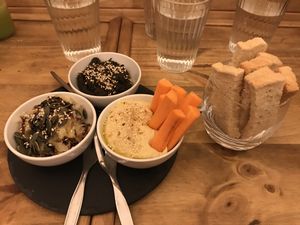 Entradas: húmus, chucrute e patê de azeitonas at Las Vegan in Lisbon