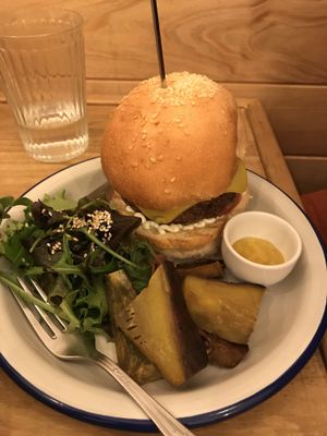 Hamburger at Las Vegan in Lisbon