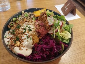 Assiette falafels at la petite graine in Limoges