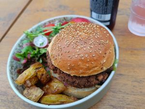 Burger at la petite graine in Limoges