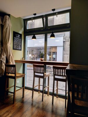 Counter table at la petite graine in Limoges