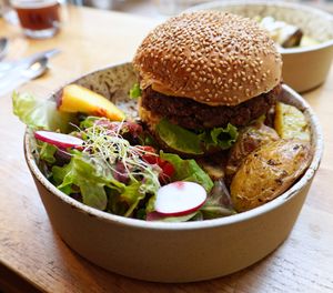 Burger at la petite graine in Limoges